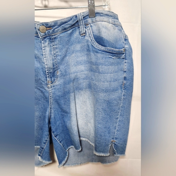 Massini Blue Jean Shorts Relaxed Fit Distressed-Size 20W - Picture 6 of 9
